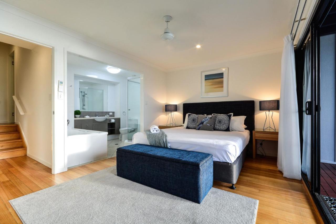 Shorelines 31 Renovated Upmarket Two Bedroom Apartment With Ocean Views And Buggy Île Hamilton Extérieur photo